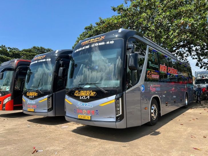 Xe Hải Cường Mặt trước xe Bên hông xe Giường nằm Limousine 34 phòng