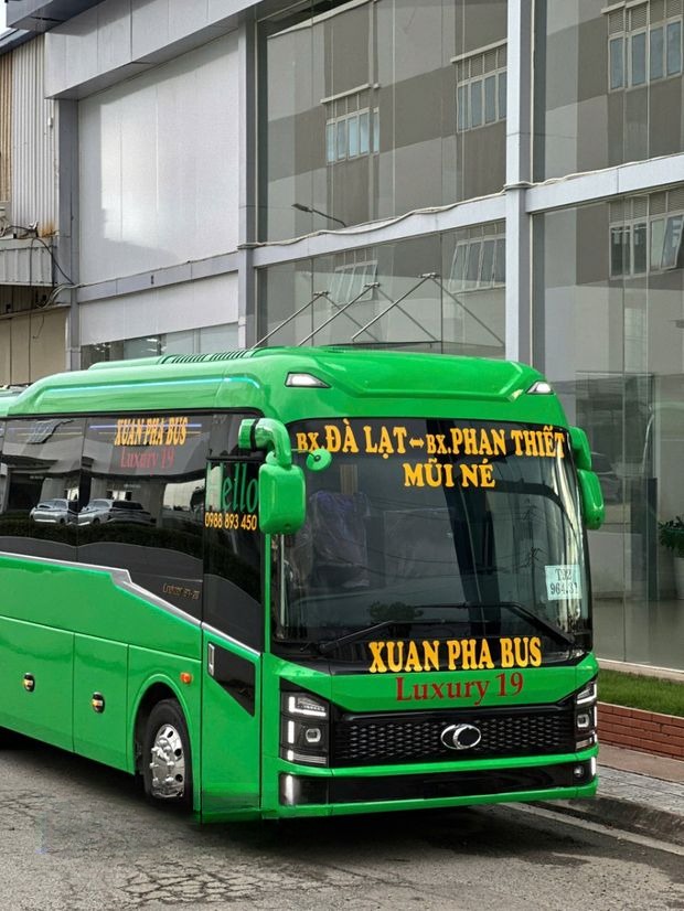 Xe Xuân Pha Mặt trước xe Bên hông xe Limousine 19
