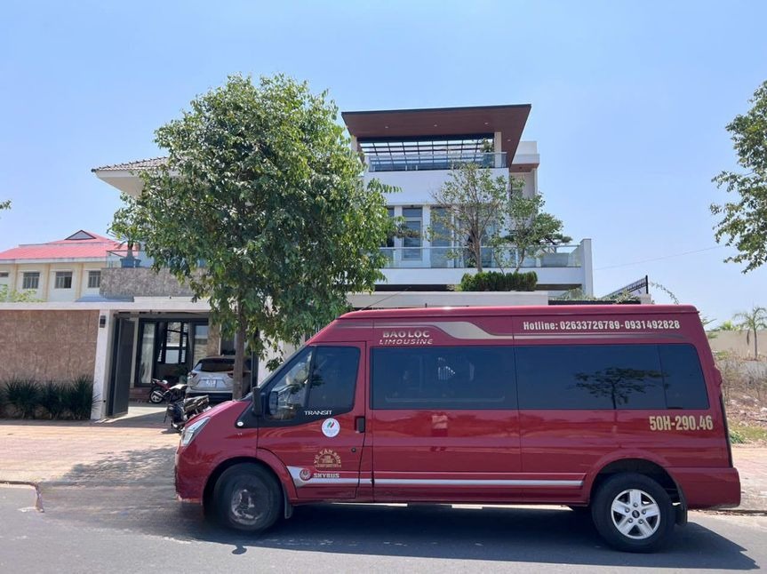Xe Bảo Lộc Limousine Bên hông xe Limousine 9 chỗ