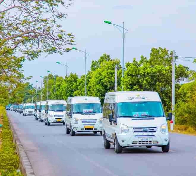 Xe Lovabus Bên hông xe Limousine 11 chỗ