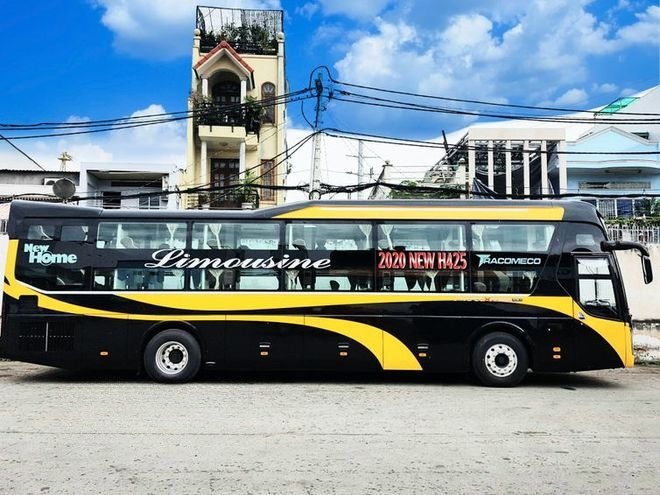 Xe Hiệp Giang  Bên hông xe Limousine giường nằm 34 chỗ