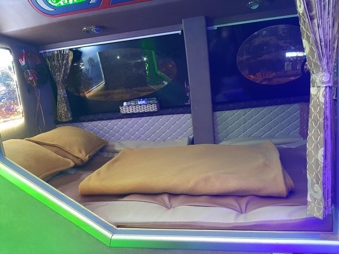 Xe King Express Bus Tiện ích Nội thất Limousine 18 cabin đôi VIP 