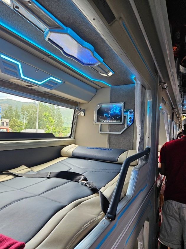 Xe Quang Hạnh (NT) Giường nằm Nội thất Tiện ích Limousine 22 phòng (WC)