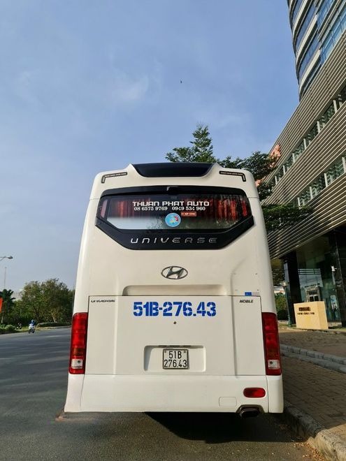 Xe Rạng Đông Buslines Mặt sau xe Ghế ngồi 45 chỗ