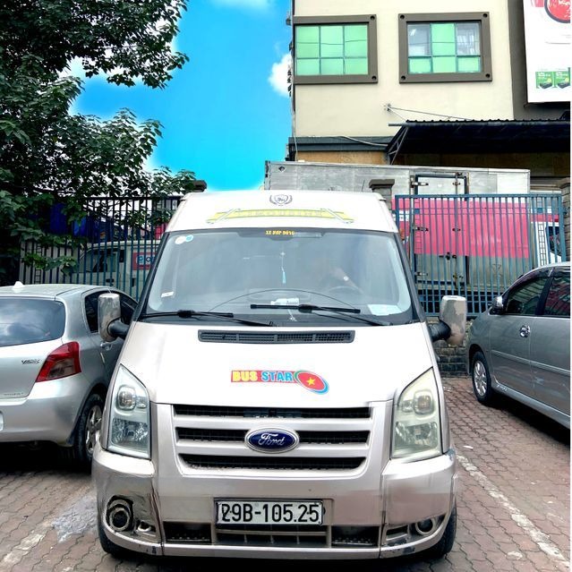 Xe BUS STAR  Mặt trước xe Ghế ngồi 12 Chỗ 