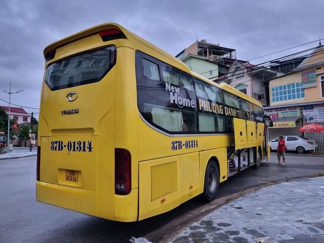 Xe Phương Oanh Mặt sau xe Bên hông xe Limousine giường nằm 34 phòng