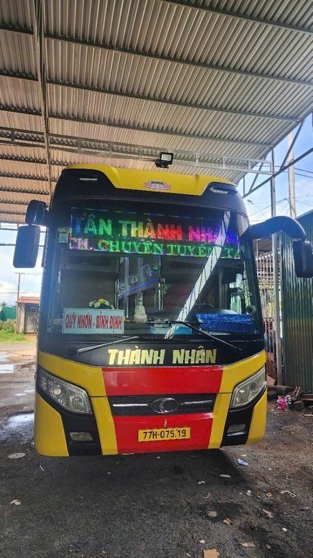 Xe Tân Thành Nhân Mặt trước xe Limousine 22 chỗ