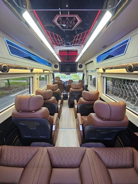 Xe Phiệt Học Nội thất Limousine 9 chỗ