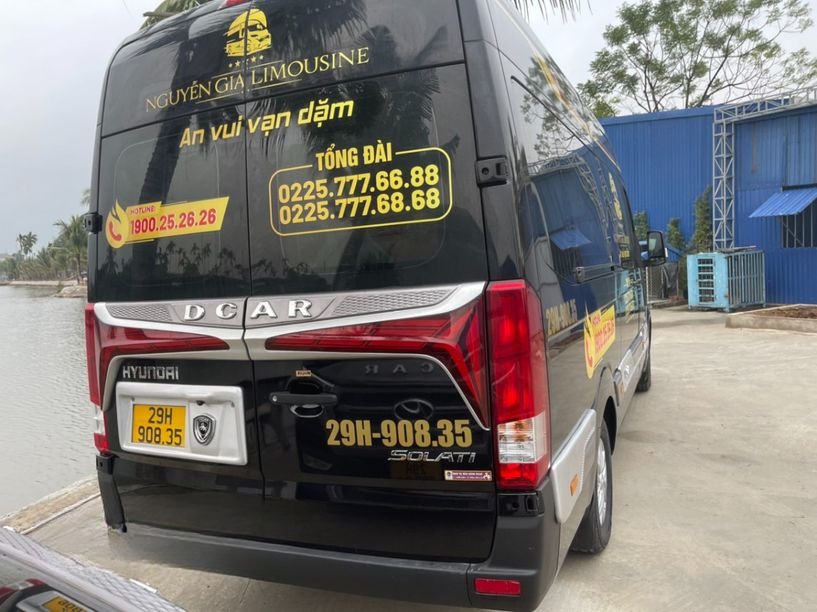 Xe Nguyễn Gia Limousine (Hải Phòng) Mặt sau xe Limousine 11 chỗ