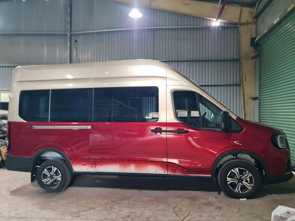 Xe Trung Tín (Bảo Lộc) Bên hông xe Xe Limousine 10 chỗ