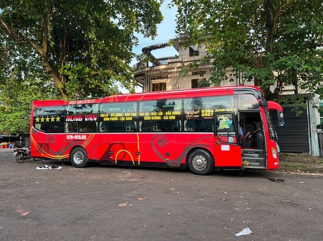 Xe Hùng Vân Bên hông xe Giường nằm 44 chỗ