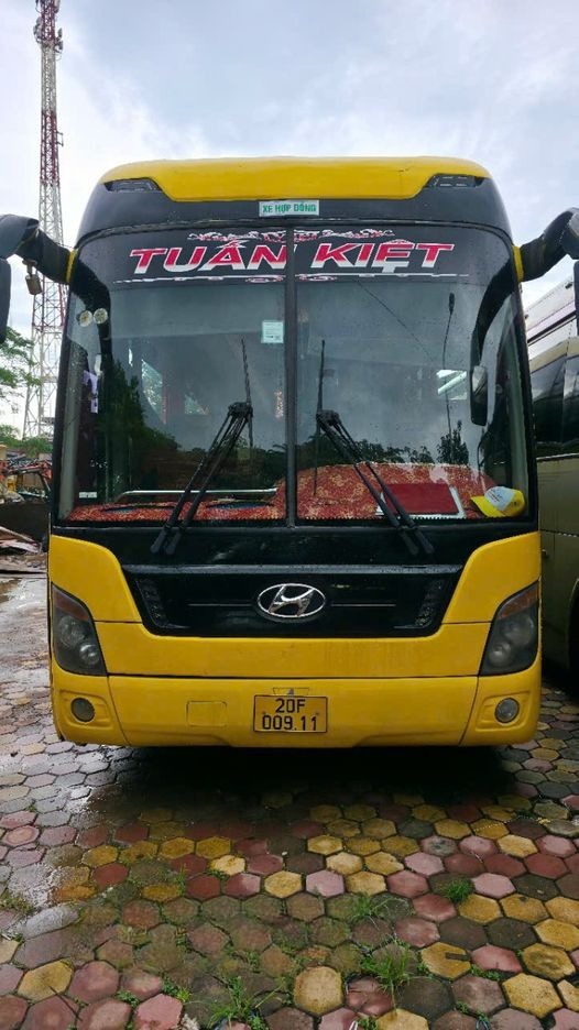 Xe Tuấn Kiệt (Thái Nguyên) Mặt trước xe Ghế ngồi 45 chỗ