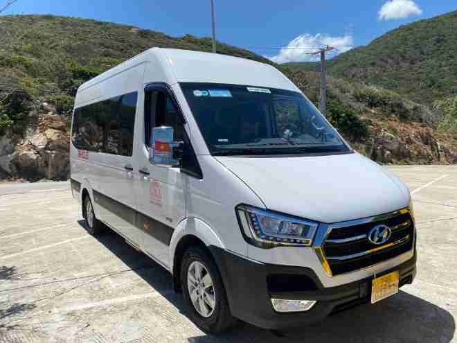 Xe iHome Travel Mặt trước xe Limousine 9 chỗ