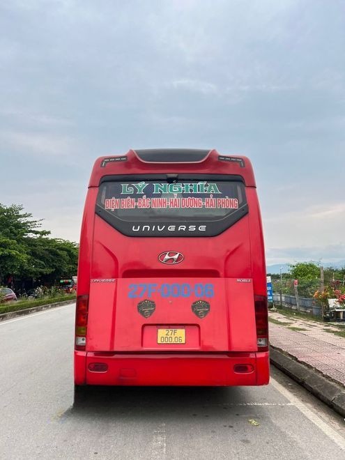 Xe Lý Nghĩa Mặt sau xe Giường nằm 40 chỗ