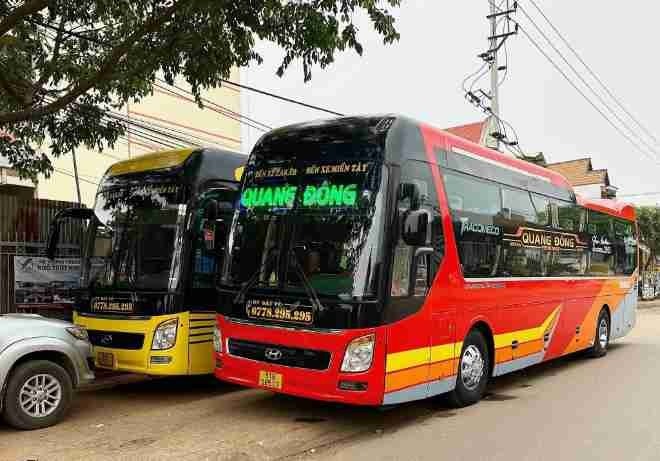 Xe Quang Đông (Đắk Lắk) Mặt trước xe Giường nằm 40 chỗ