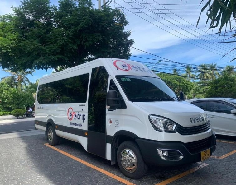 Xe GoroTrip Limousine VIP Bên hông xe 