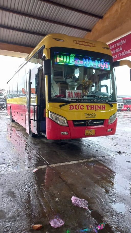 Xe Đức Thịnh Limousine Bên hông xe Mặt trước xe Cabin 32 phòng (WC)