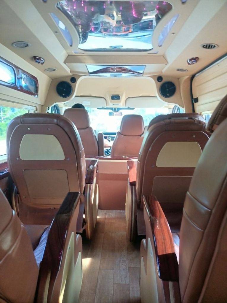 Xe Lan Anh Limousine Tiện ích Limousine 9 chỗ