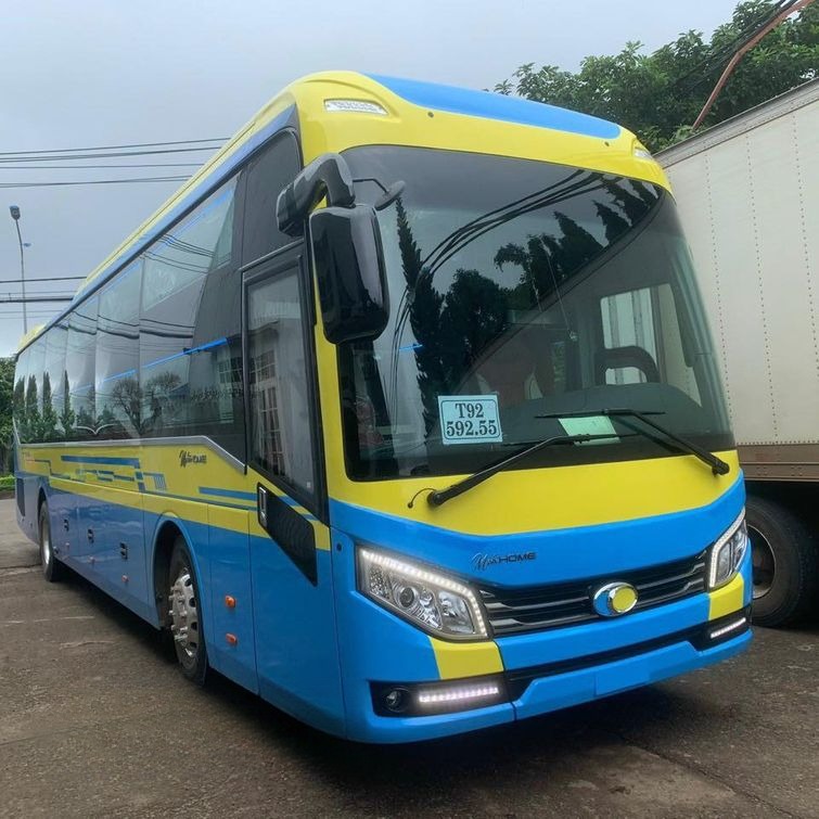 Xe Tấn Hưng (Gia Lai) Mặt trước xe Bên hông xe Limousine 34 Phòng