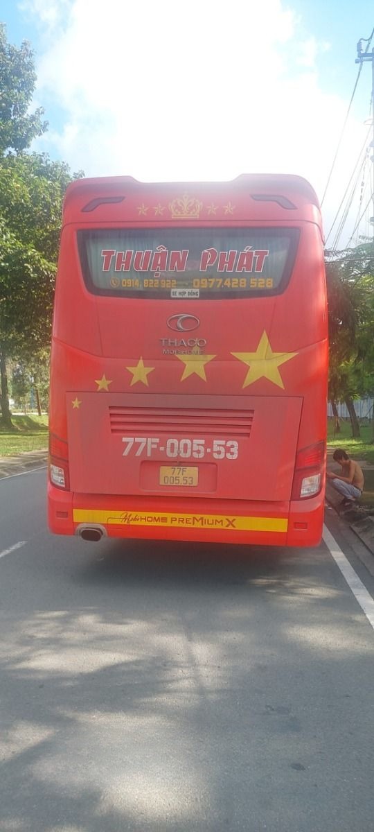 Xe Thuận Phát (Bình Định) Mặt sau xe Limousine 24 Phòng