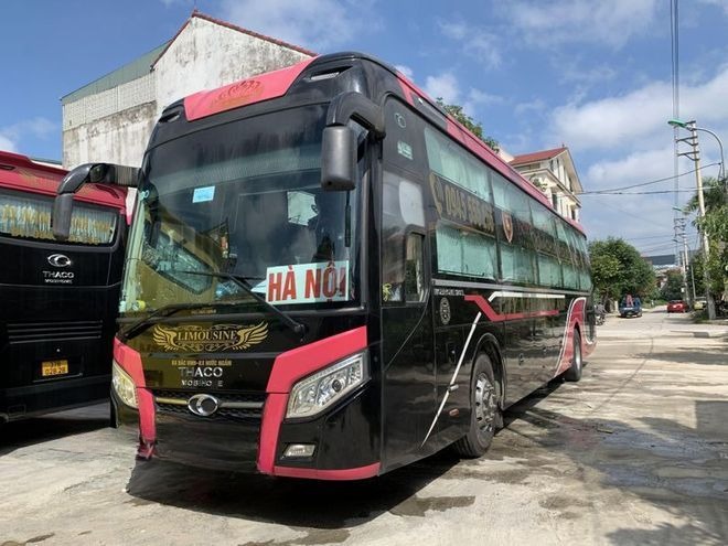 Xe Nam Quỳnh Anh Mặt trước xe Bên hông xe Limousine giường phòng 32 chỗ