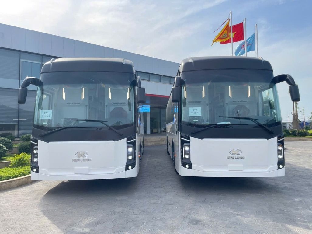 Xe Bus365 Mặt trước xe Limousine 24 phòng đôi