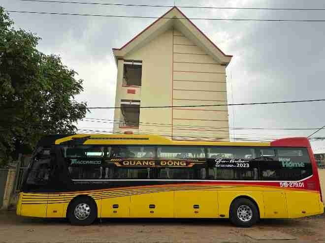 Xe Quang Đông (Đắk Lắk) Bên hông xe Giường nằm 40 chỗ