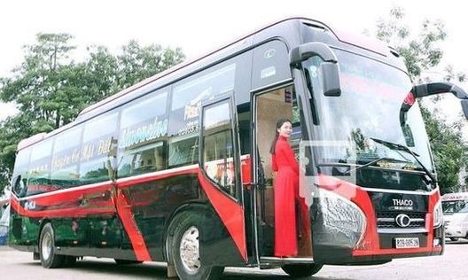 Xe Lovabus Mặt trước xe Bên hông xe Limousine 22 phòng