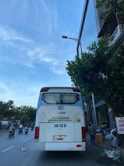 Xe Queen Cafe Mặt sau xe 