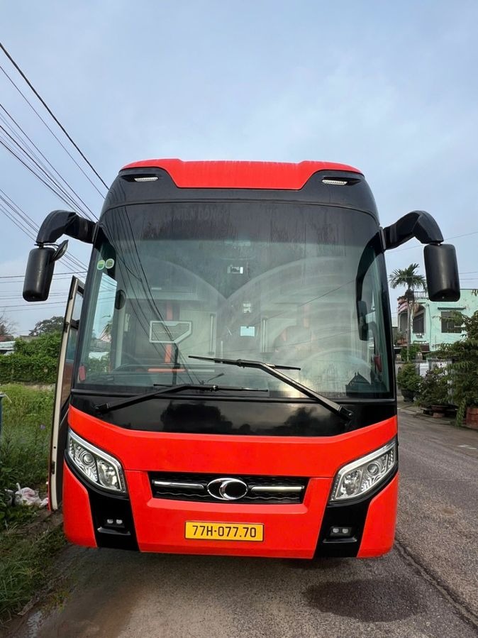 Xe Ba Quy  Mặt trước xe Limousine 32 chỗ