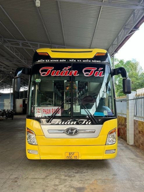 Xe Tuấn Tú Mặt trước xe Giường nằm 40 chỗ