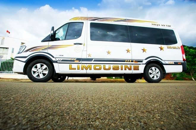 Xe Nhật An Limousine Bên hông xe Limousine 11 chỗ VIP