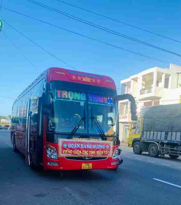 Xe Trọng Thuỷ Limousine Mặt trước xe Bên hông xe Giường nằm 44 chỗ