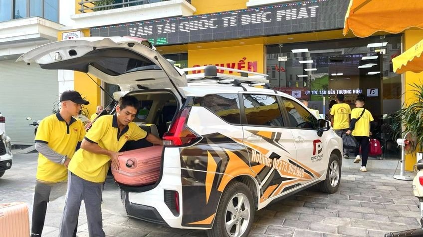 Xe Đức Phát (Thanh Hóa) Bên hông xe Mặt sau xe Ghế ngồi 7 chỗ
