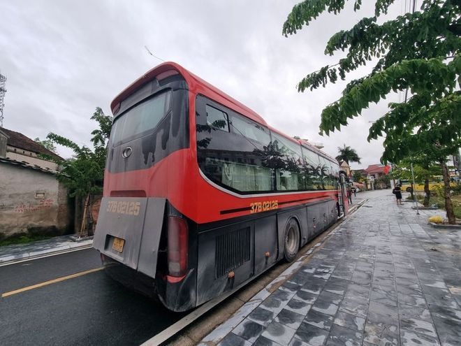 Xe Phương Oanh Mặt sau xe Bên hông xe Giường nằm 44 chỗ