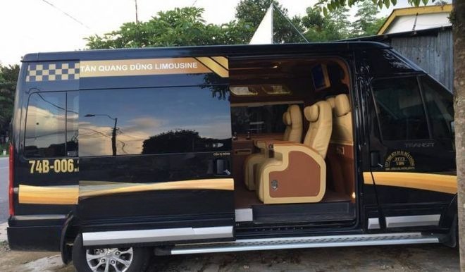 Xe Tân Quang Dũng Limousine Bên hông xe Limousine 9 chỗ VIP