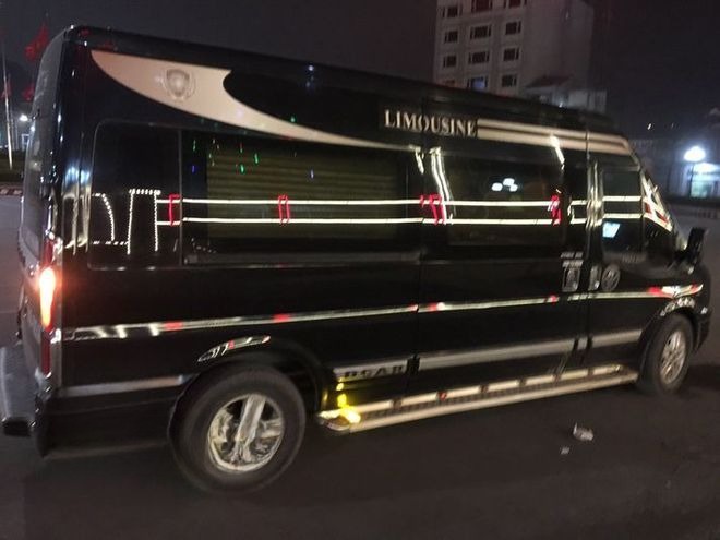 Xe Hoàng Phương Limousine Bên hông xe Limousine 9 chỗ