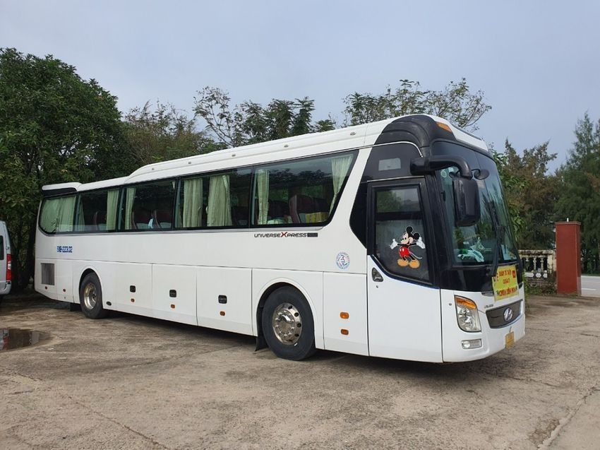 Xe Mạnh Hùng (Bình Định) Mặt trước xe Bên hông xe Ghế ngồi Ghế ngồi 45 chỗ