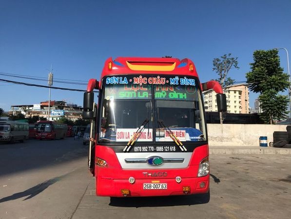 Xe Sơn La Express Mặt trước xe Giường nằm 40 chỗ