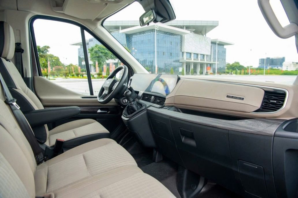 Xe Mỹ Loan Tiện ích Nội thất Ford 18 chỗ