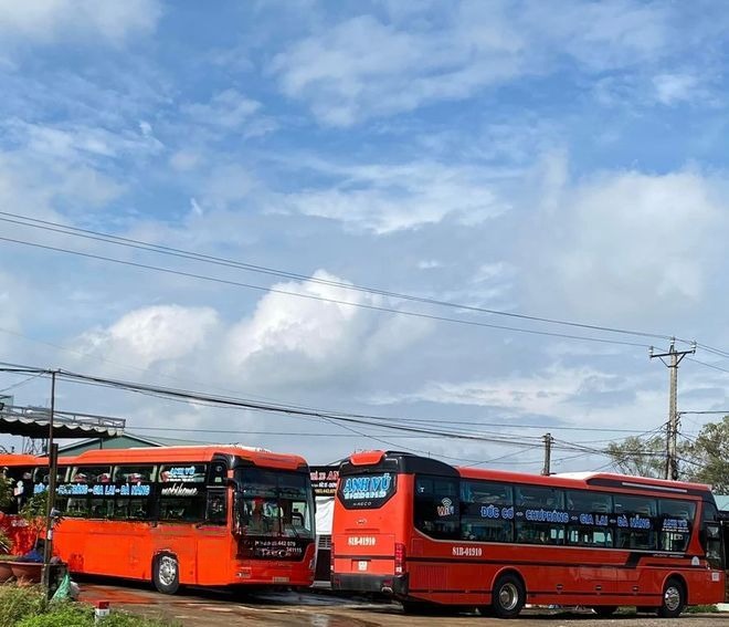 Xe Anh Vũ (Gia Lai) Mặt trước xe Bên hông xe Mặt sau xe Limousine giường nằm 34 chỗ