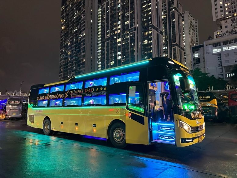 Xe Quang Đạo Bên hông xe 