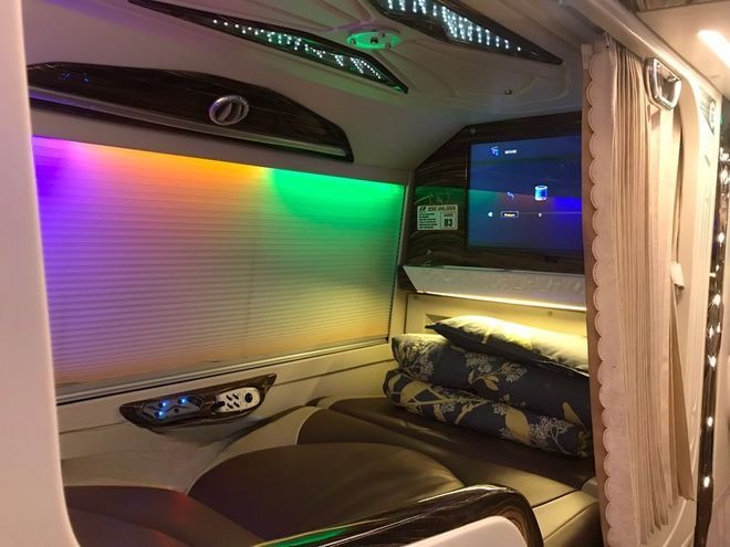 Xe Bằng Phấn Tiện ích Limousine giường nằm 22 chỗ 