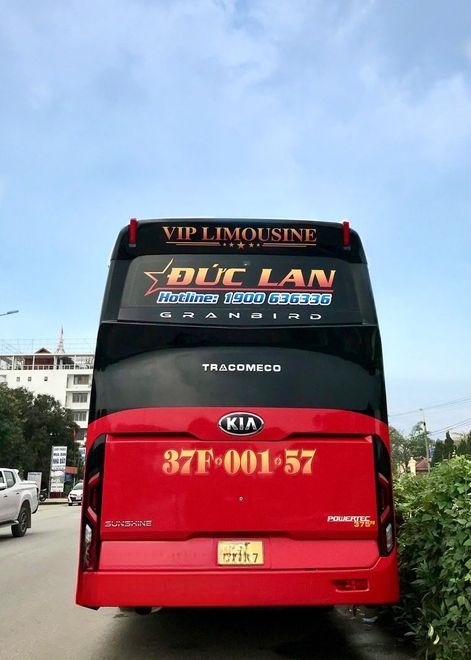 Xe Đức Lan Mặt sau xe Giường nằm 44 chỗ