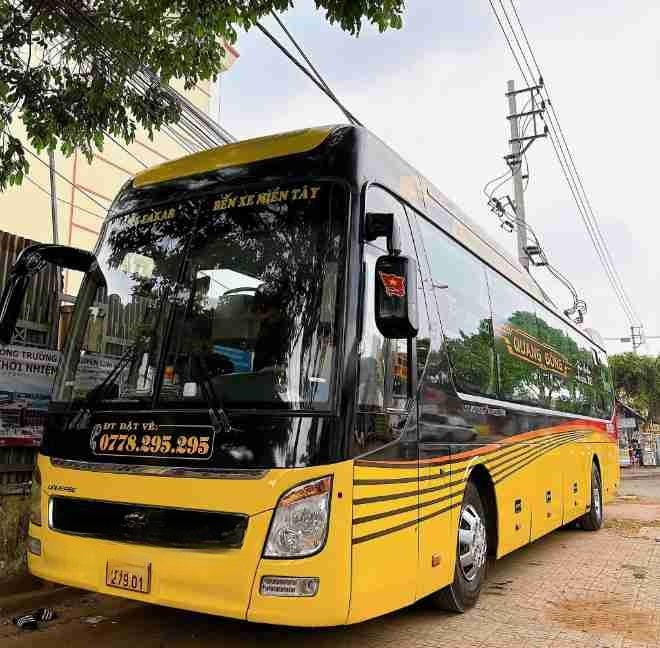 Xe Quang Đông (Đắk Lắk) Mặt trước xe Giường nằm 40 chỗ