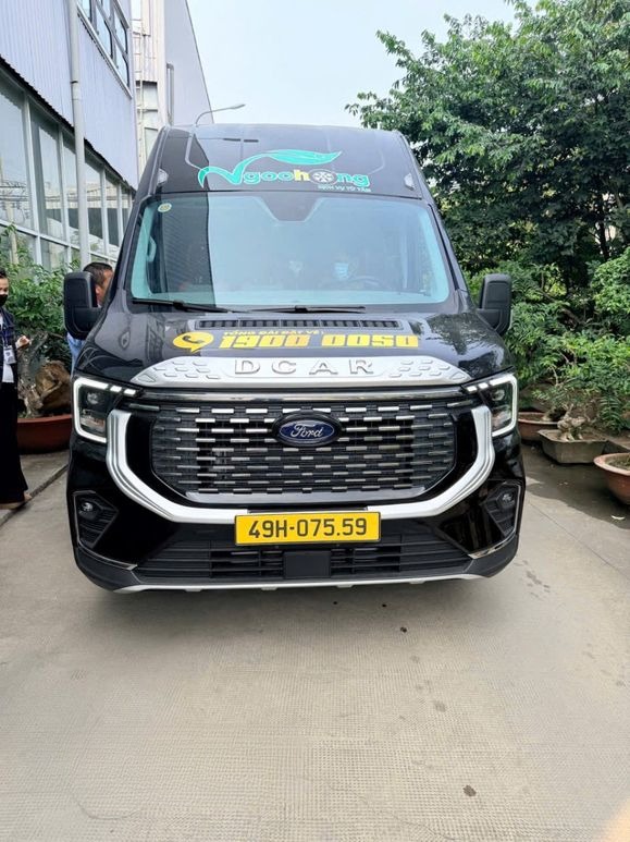 Xe Ngọc Hồng Limousine Mặt trước xe Limousine 12 chỗ
