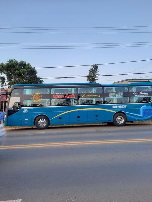 Xe Kim Anh Bên hông xe Limousine 34 Phòng