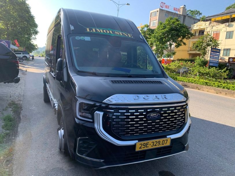 Xe Bus Limousine Hà Giang Mặt trước xe Bên hông xe Limousine 9 chỗ
