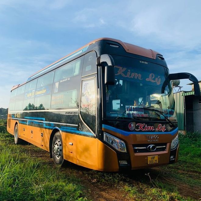 Xe Kim Lý (Quảng Ninh) Mặt trước xe Bên hông xe Limousine 34 Phòng