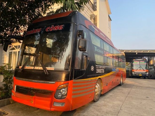 Xe Thành Công (Lâm Đồng) Mặt trước xe Bên hông xe Giường nằm 40 chỗ 